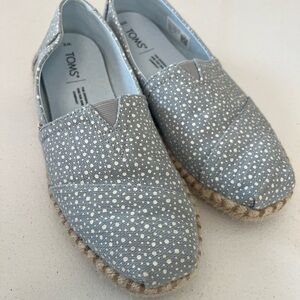 Toms light blue polka dots